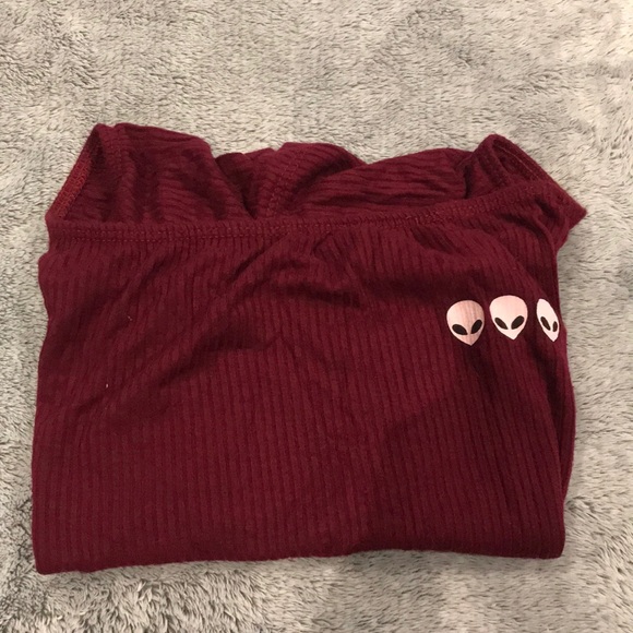 🌟3 for $25🌟 - Maroon Alien T-Shirt - Picture 3 of 3